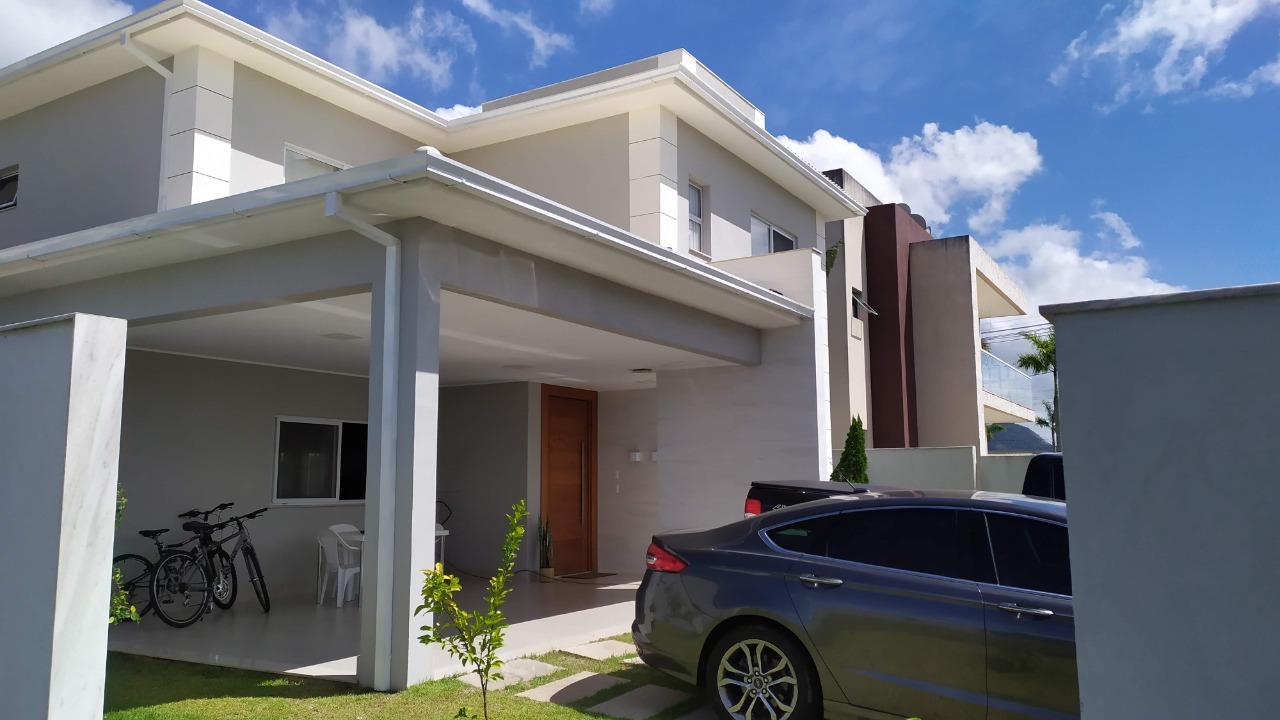 Calhas e condutores instalados em residência