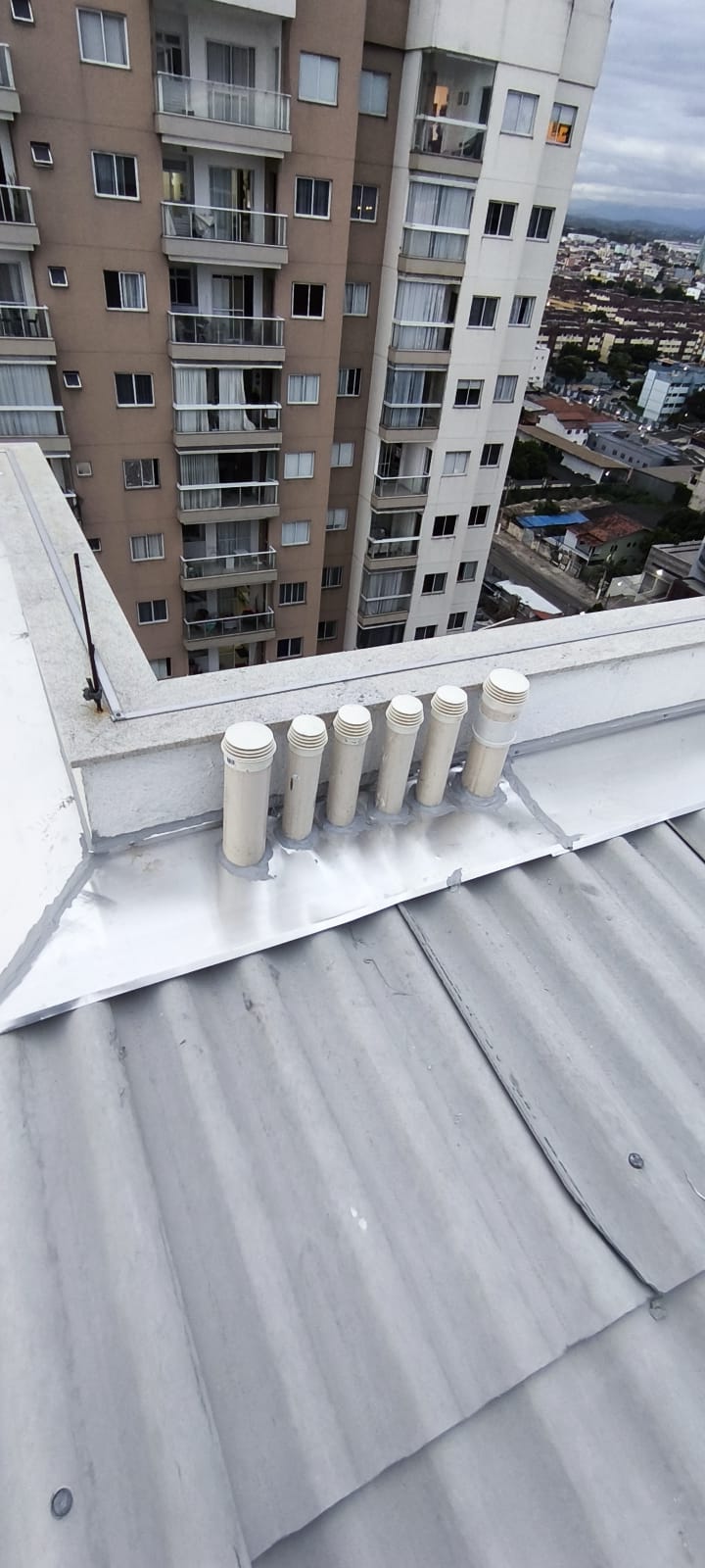 Rufos instalados em cobertura